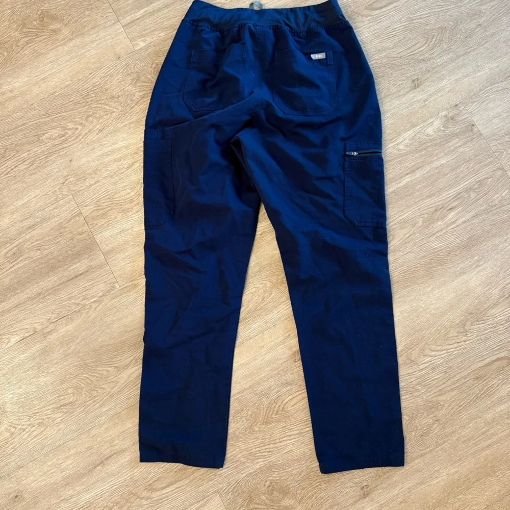 Figs Yola Skinny Scrub Navy Blue Cargo Pants Durable Cotton Blend. Size M - Picture 3 of 4
